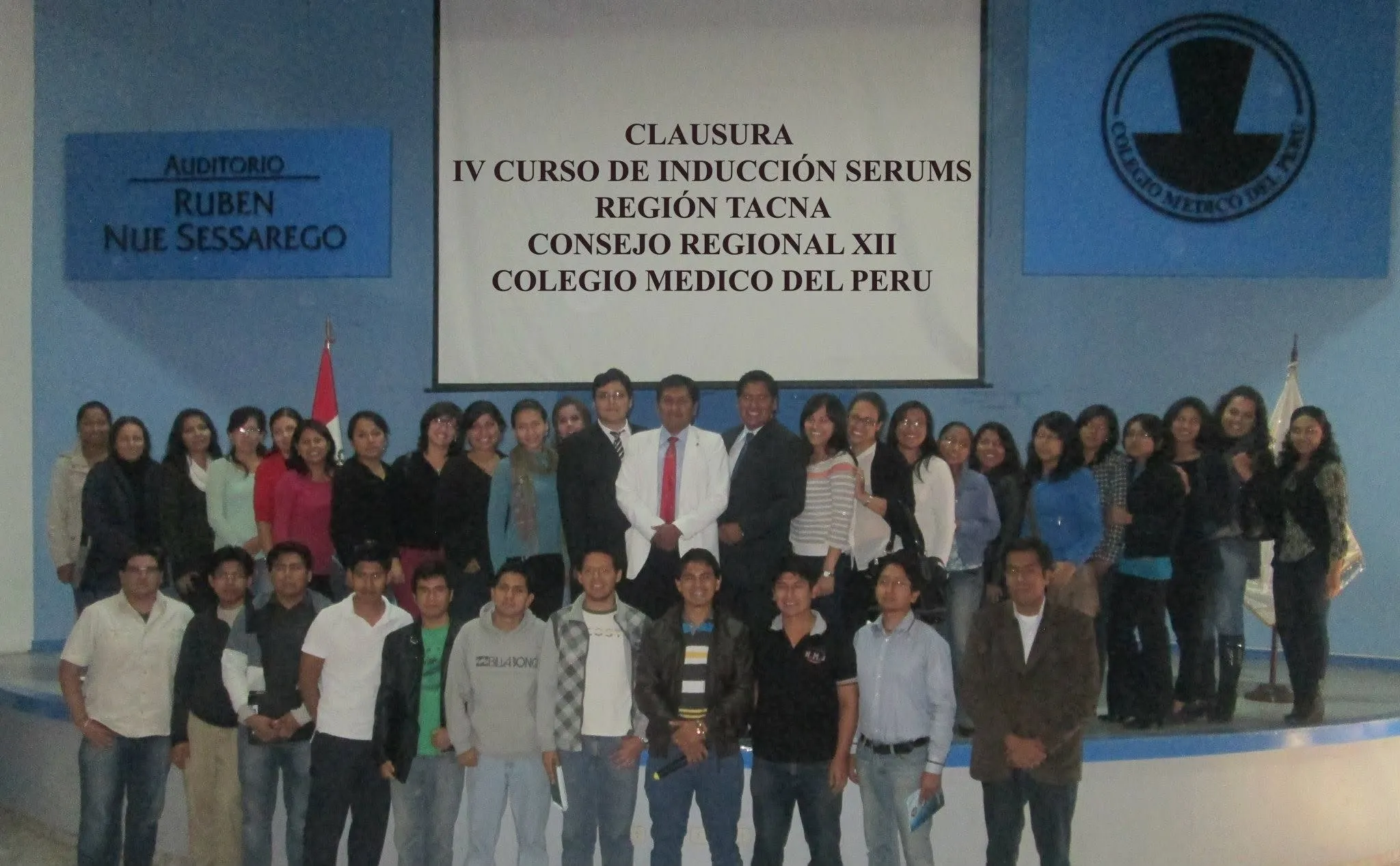 Clausura del IV Curso de Inducción SERUMS, Región Tacna — Consejo Regional XII del Colegio Médico del Perú, en el auditorio Rubén Nue Sessarego.