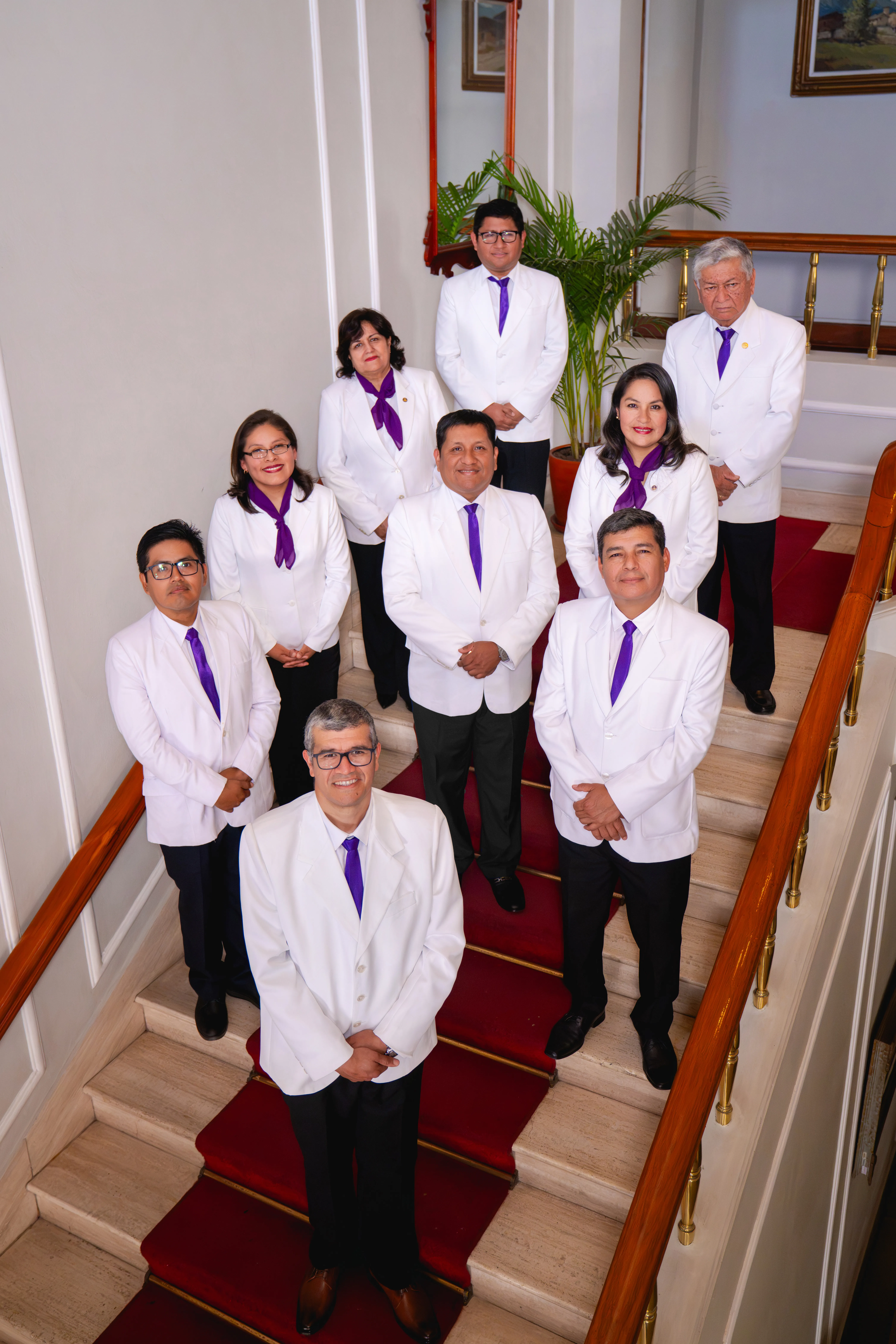 Los nueve integrantes de la lista Renovación Médica Tacna, en la sesión de fotos de la candidatura.