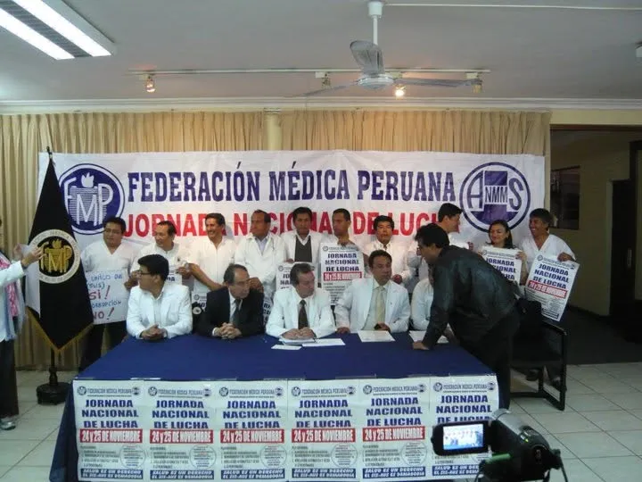 Conferencia de la Federación Médica Peruana anunciando la Jornada Nacional de Lucha del 24 y 25 de noviembre. 2010.